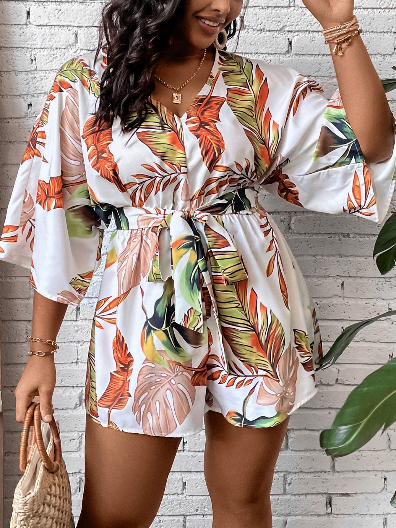 Macacão Tropical Plus Size com Cinto e Manga Ampla