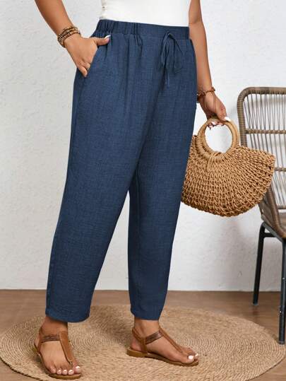 Calça Plus Size Casual com Cintura Elástica e Bolsos Diagonais