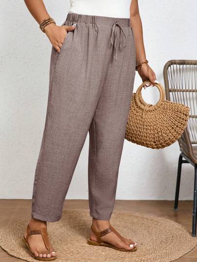 Calça Plus Size Casual com Cintura Elástica e Bolsos Diagonais