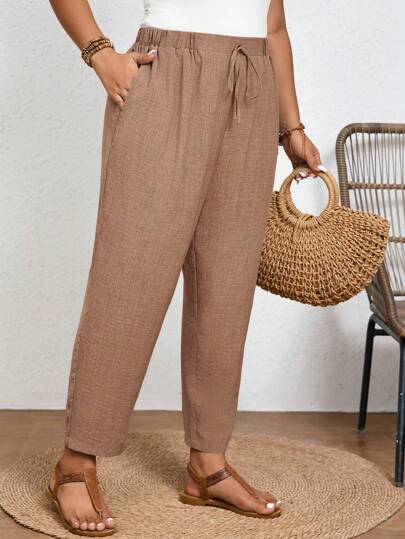Calça Plus Size Casual com Cintura Elástica e Bolsos Diagonais