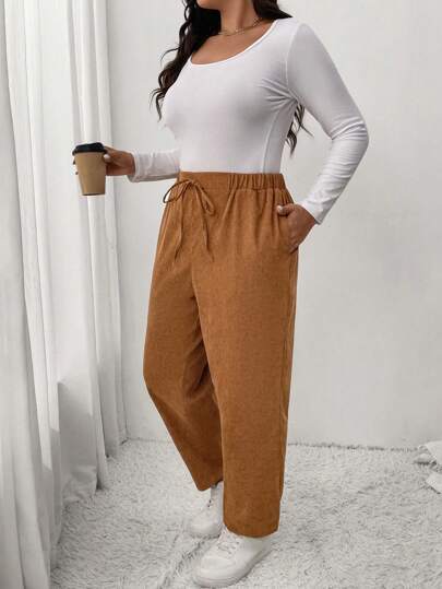 Calça Plus Size Casual com Cintura Elástica e Bolsos Diagonais