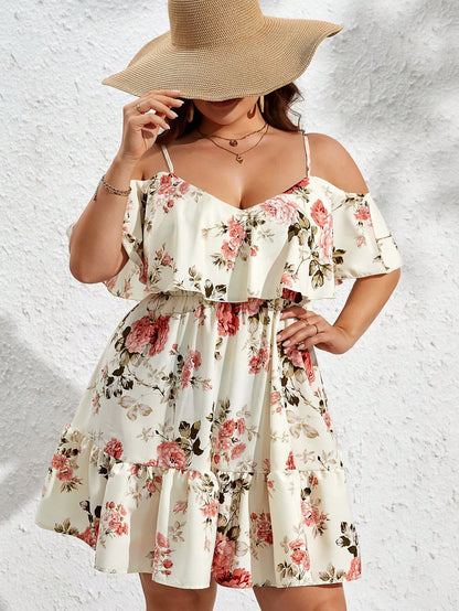 Vestido Plus Size Floral com Ombro Frio e Bainha com Babados