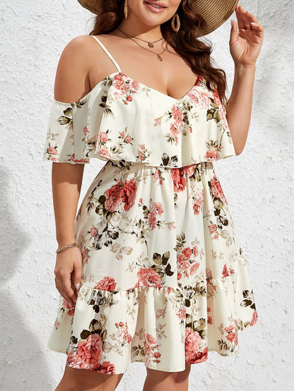 Vestido Plus Size Floral com Ombro Frio e Bainha com Babados