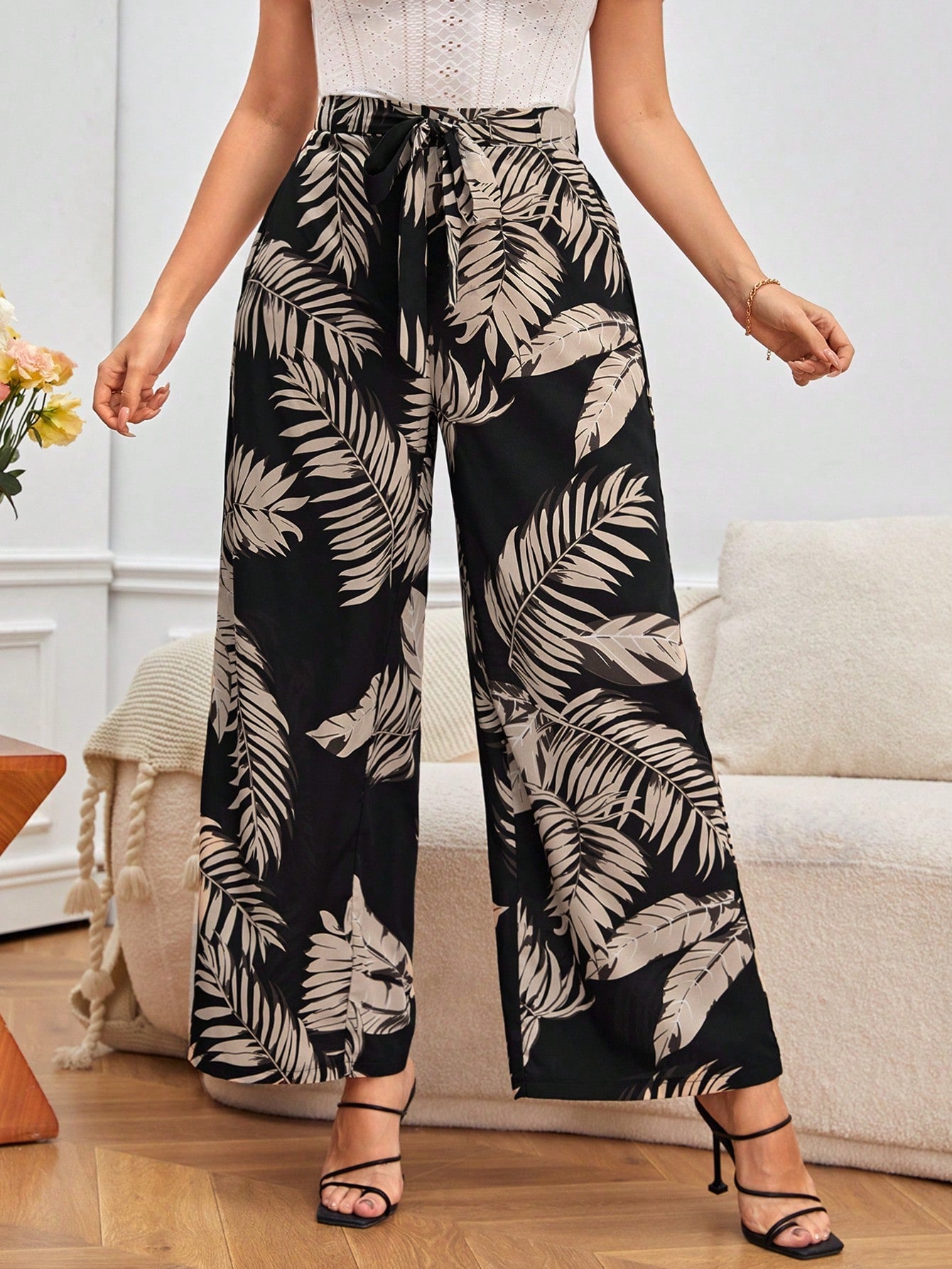 Calça Soltinha Plus Size Estampa em Folhas