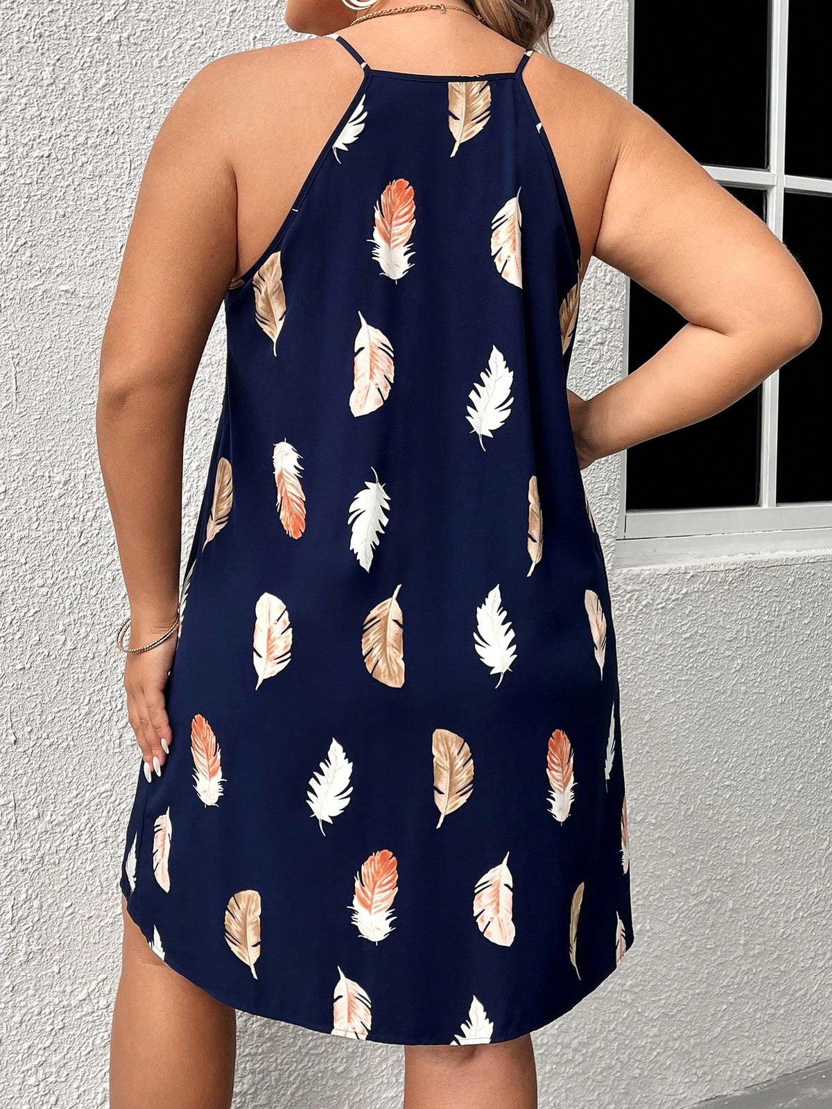 Vestido Plus Size de Alças Finas com Estampa Tribal – Leve e Fresco para o Verão