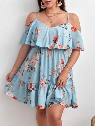 Vestido Plus Size Floral com Ombro Frio e Bainha com Babados