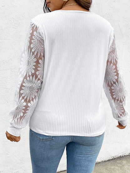 Camiseta Plus Size de Malha com Decote em V