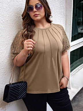 Blusa Manga Curta com  Renda e Babados Plus Size