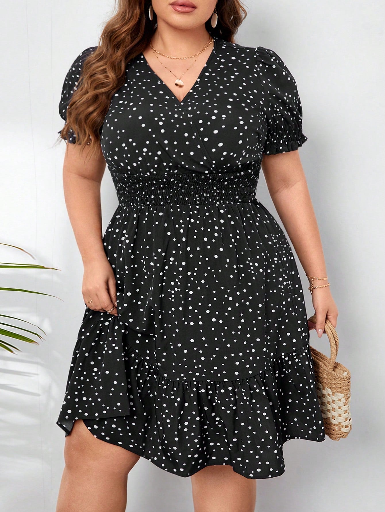 Vestido Plus Size Feminino Decote V Manga Curta