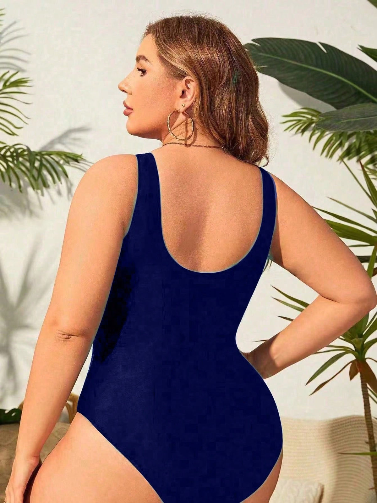 Maiô Elegante Plus Size com Estampa Tropical