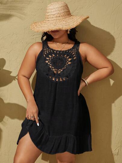 Saída de Praia Plus Size em Crochê com Patchwork e Bainha com Babado
