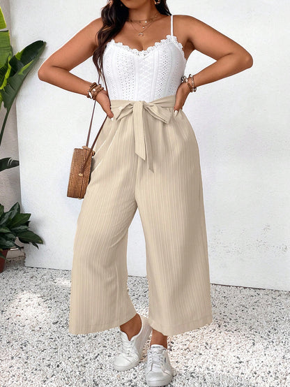 Macacão Plus Size de Alças Finas com Laço e Cinto - Exclusivo para o Verão