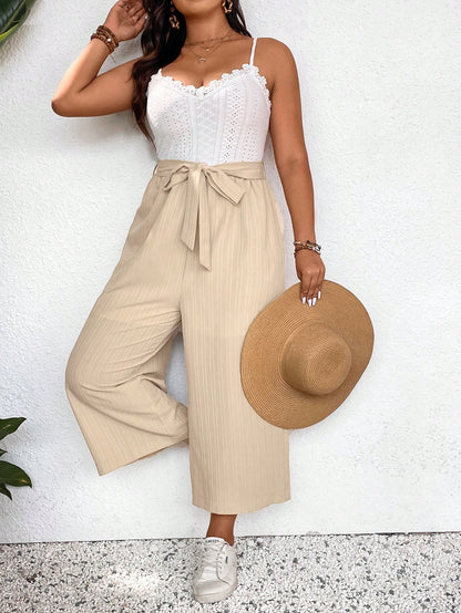 Macacão Plus Size de Alças Finas com Laço e Cinto - Exclusivo para o Verão