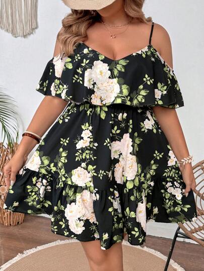 Vestido Plus Size Floral com Ombro Frio e Bainha com Babados
