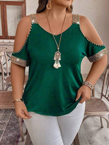 Camiseta Reluzente Plus Size – Charme e Conforto com Detalhes em Lantejoulas