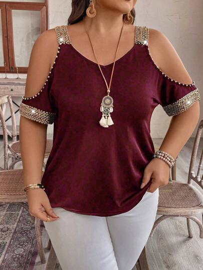 Camiseta Reluzente Plus Size – Charme e Conforto com Detalhes em Lantejoulas