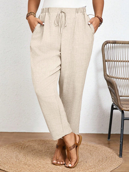 Calça Plus Size Casual com Cintura Elástica e Bolsos Diagonais