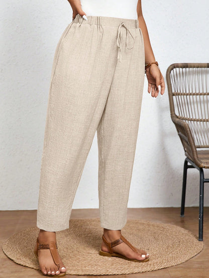 Calça Plus Size Casual com Cintura Elástica e Bolsos Diagonais