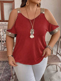 Camiseta Reluzente Plus Size – Charme e Conforto com Detalhes em Lantejoulas