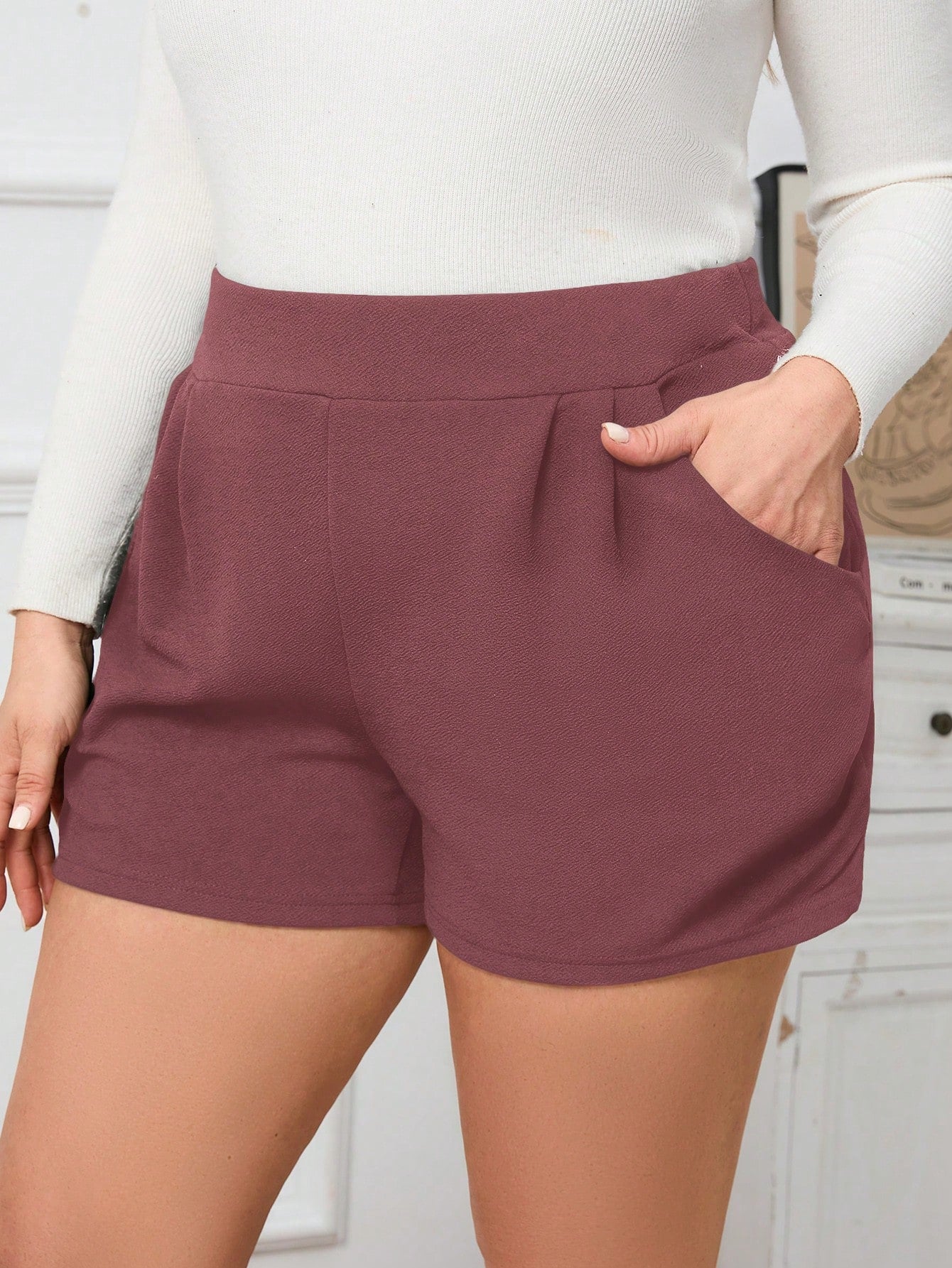 SHEIN Privé Shorts Soltos, Casuais e Plissados com Bolso, em Cores Sólidas, Plus Size para Mulheres