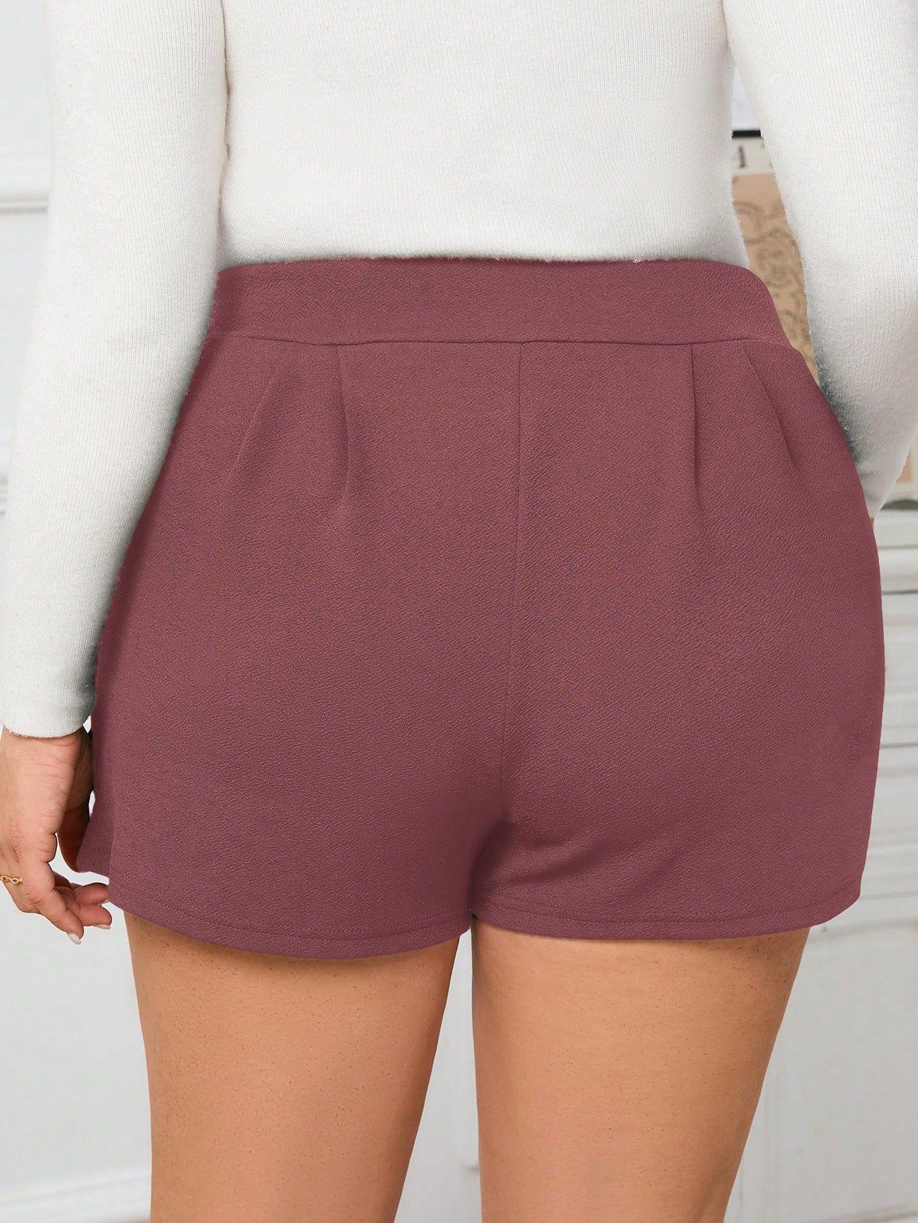 SHEIN Privé Shorts Soltos, Casuais e Plissados com Bolso, em Cores Sólidas, Plus Size para Mulheres